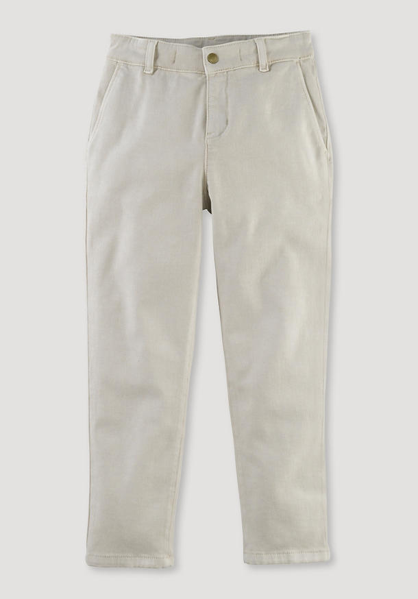 Mineral-dyed chinos made from pure organic cotton