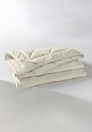 Year-round blanket made of organic cotton with nettle