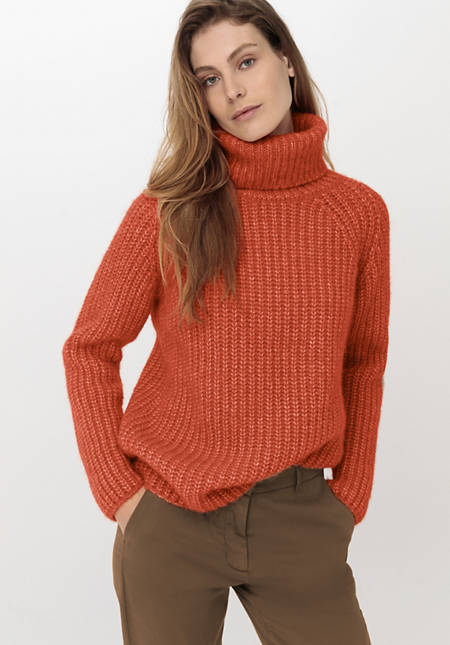 Alpaca turtleneck sweater with organic cotton