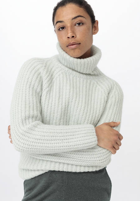 Alpaca turtleneck sweater with organic cotton