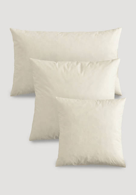 Decorative pillows with fair feathers