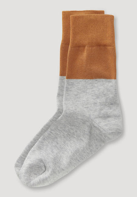 Fine-knit socks made from organic cotton