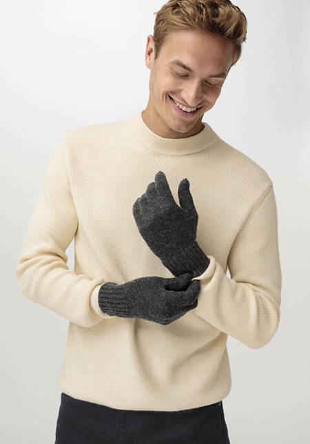 Finger gloves made of virgin wool with cashmere