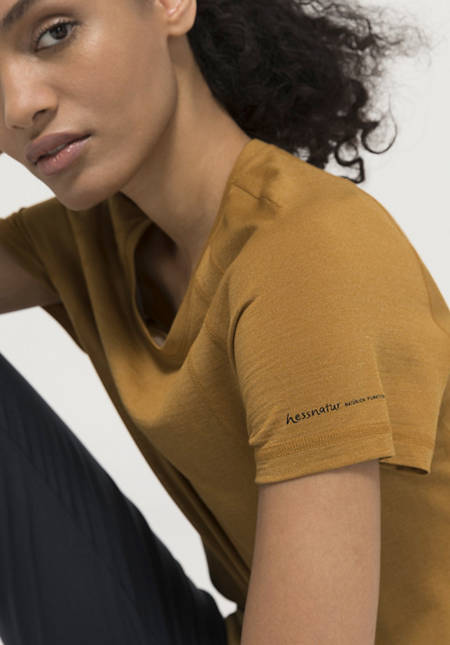 Functional short-sleeved shirt made of organic merino wool with silk