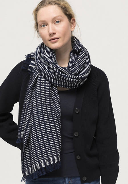 Hand-woven jacquard scarf made of pure merino wool