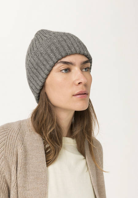 Hat made of organic new wool with alpaca