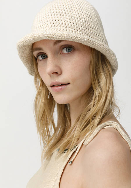 Knitted hat Betterrecycling made from organic cotton with kapok