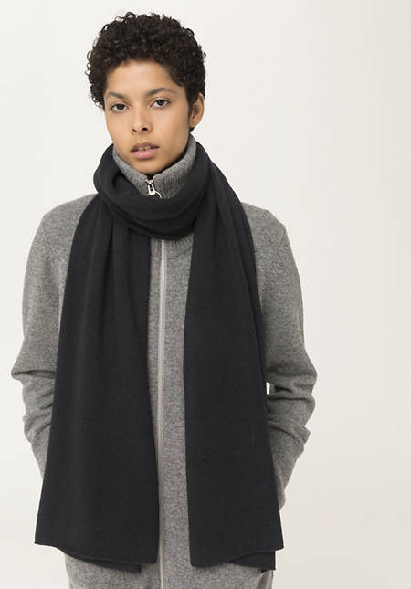 Knitted scarf made of virgin wool with cashmere