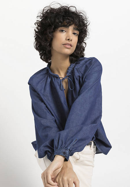 Light denim blouse made of organic cotton with linen