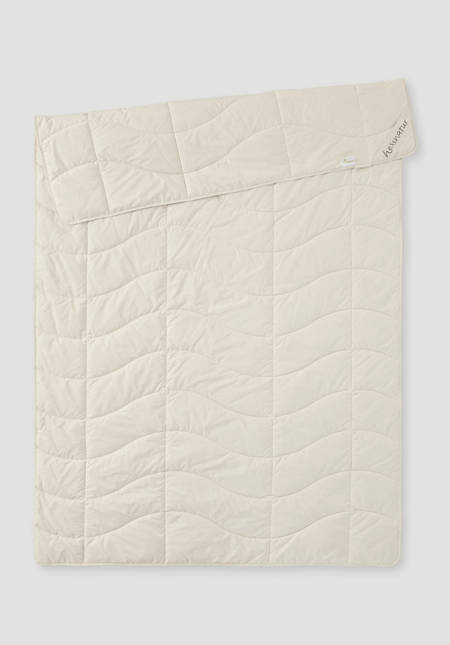 Light summer blanket made of organic cotton with nettle