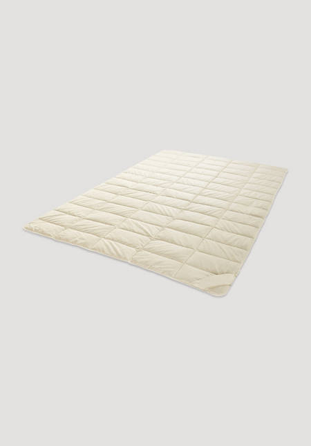 Lightweight summer blanket made of linen with organic cotton