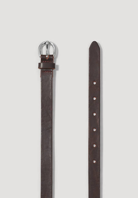 Narrow leather belt