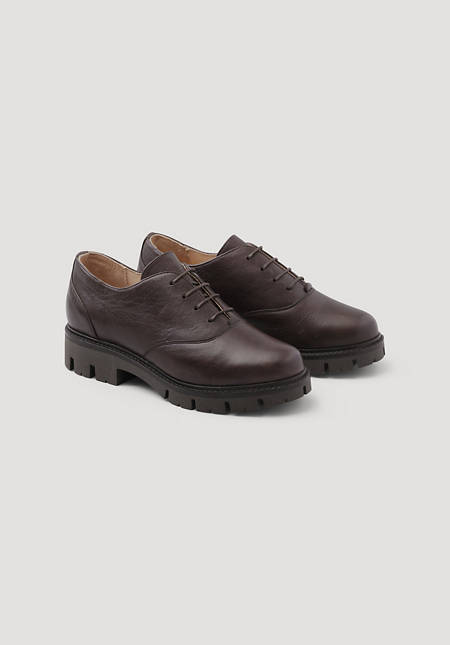 Oxford lace-up shoes