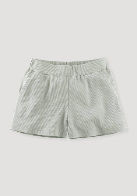 Plant-dyed piqué shorts made from organic cotton with kapok