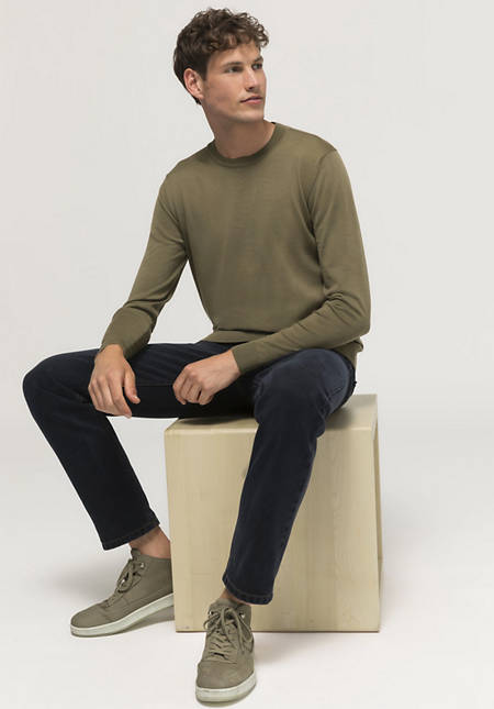 Plant-dyed sweater made of pure merino wool