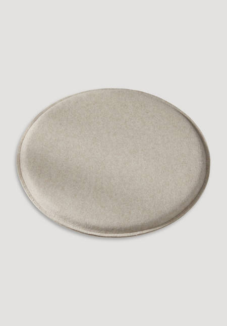 Round felt cushions made of virgin wool