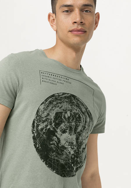 Statement t-shirt made from pure organic cotton