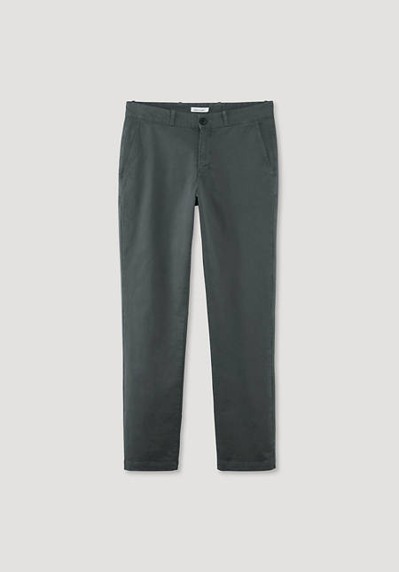 Straight fit chinos made from organic cotton with hemp