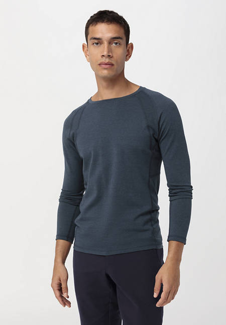 Structured functional shirt made of merino wool with silk