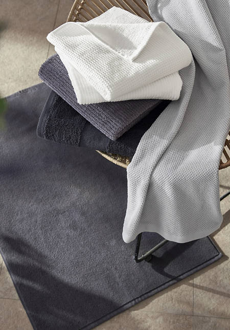 Order fluffy organic bath mats