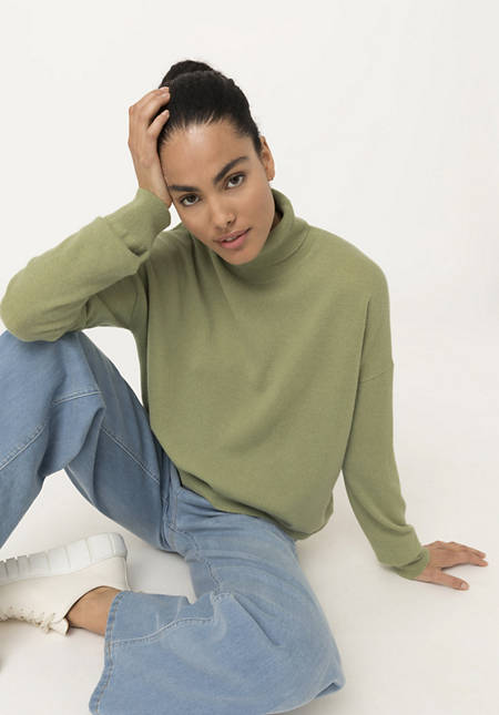 Turtleneck sweater made of organic new wool with cashmere