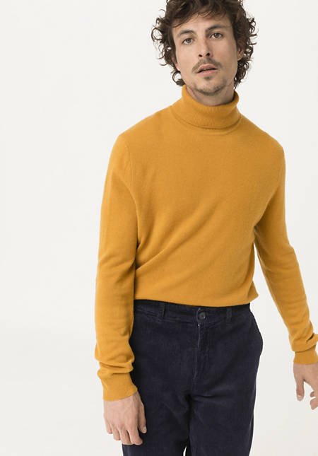 Turtleneck sweater made of virgin wool with cashmere