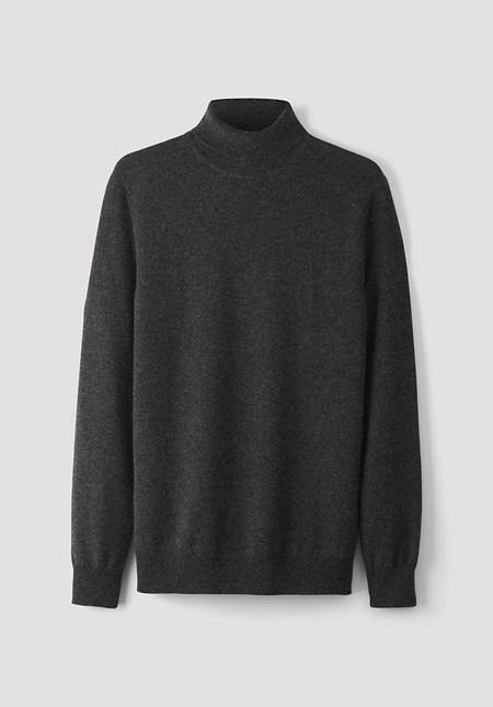 Turtleneck sweater made of virgin wool with cashmere