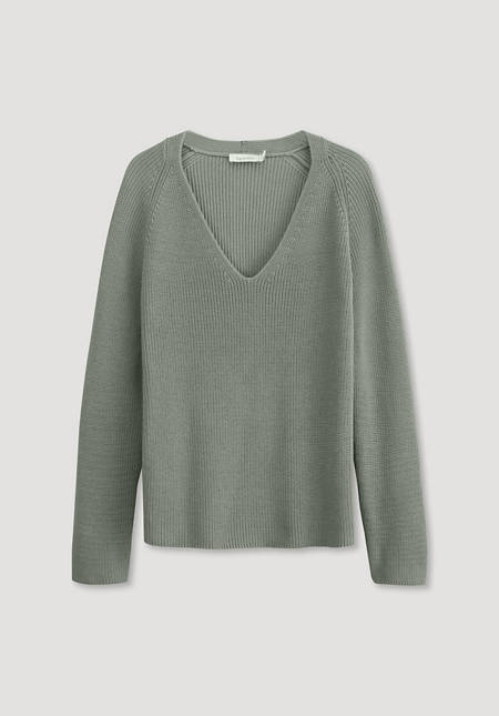 V-neck sweater made from pure organic cotton